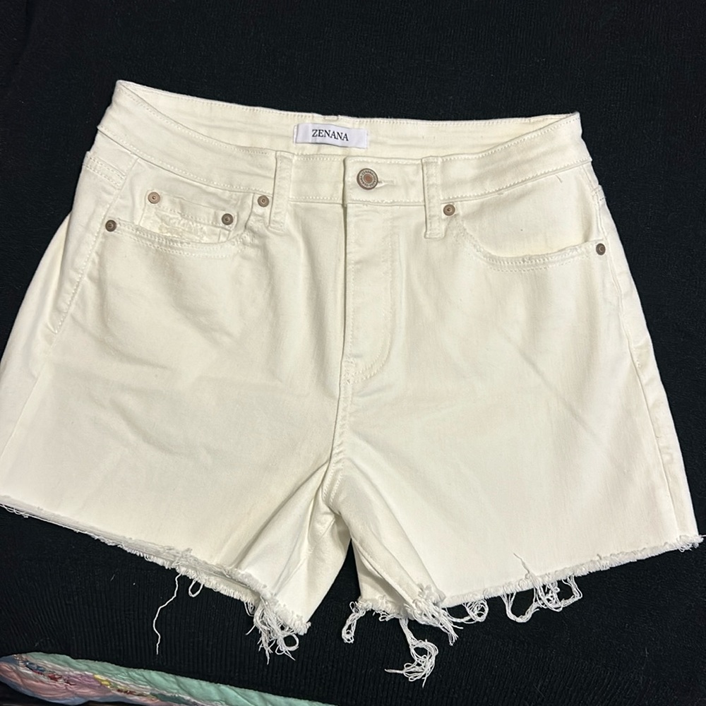 Zenana white denim stretchy shorts size medium.